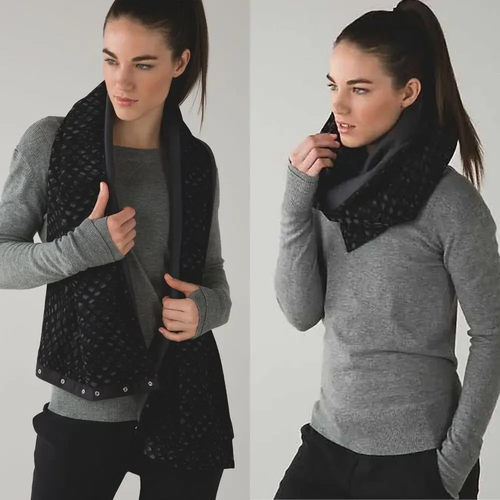 Lululemon Black/Gray Print Vinyasa Scarf EUC Snap Closure Fleece Lined